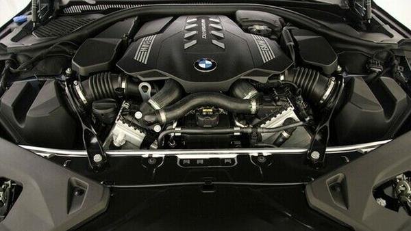 M850i - Image 3