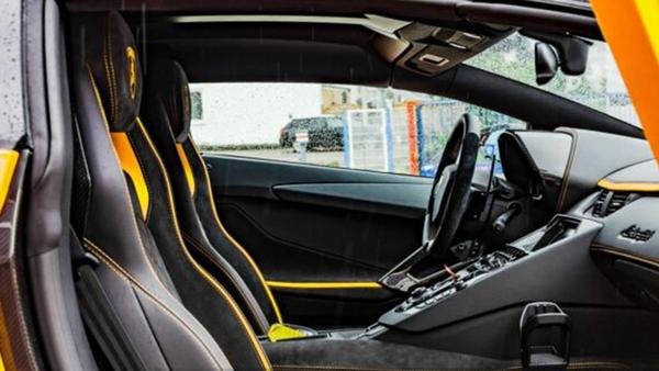 Aventador S ROADSTER LP 740-4 - Image 2