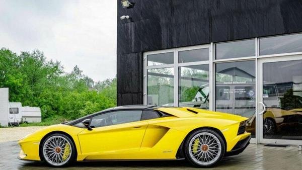 Aventador S ROADSTER LP 740-4 - Image 3