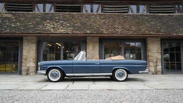 280 SE 3.5 Cabriolet - Image 12